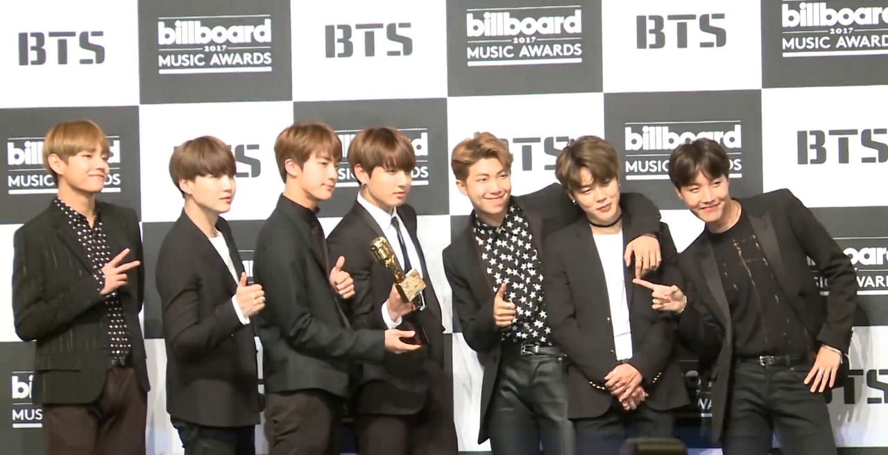 BTS en la conferencia de prensa previa a los Billboard Music Awards de 2017