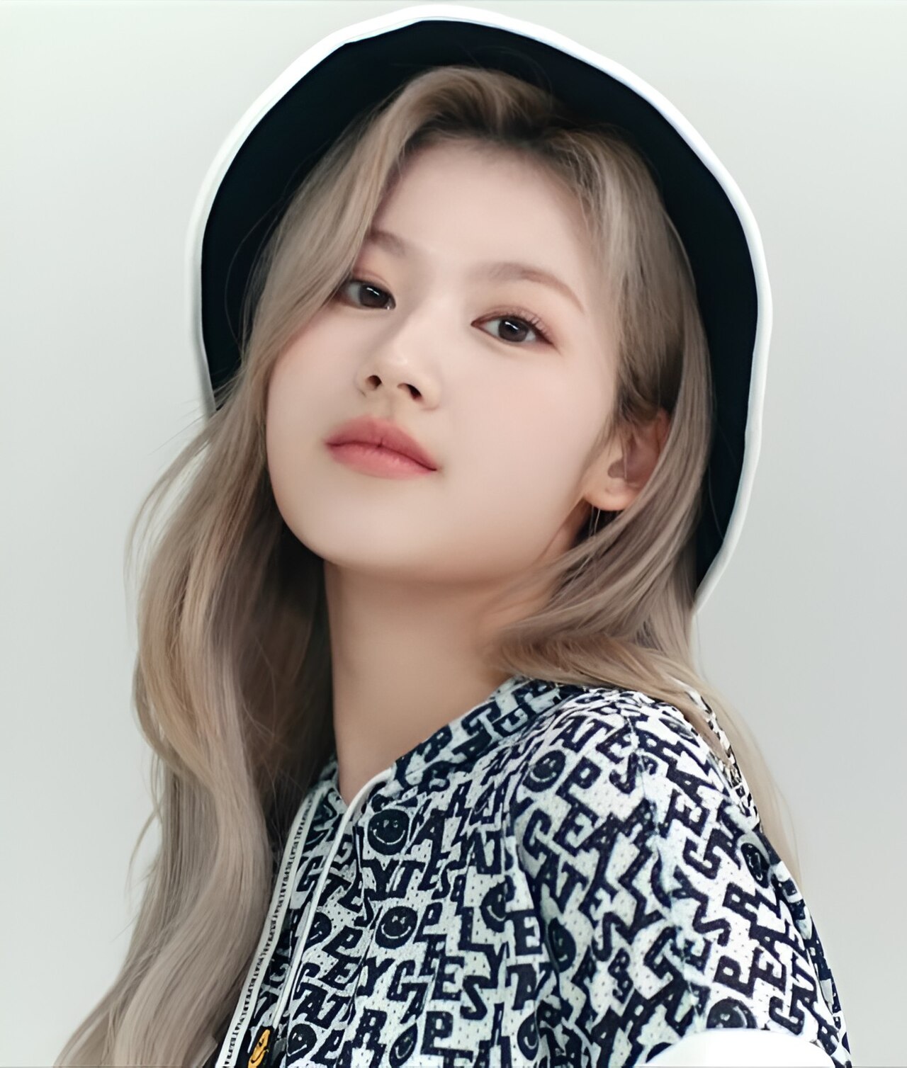 Sana de TWICE en una campaña de 2022