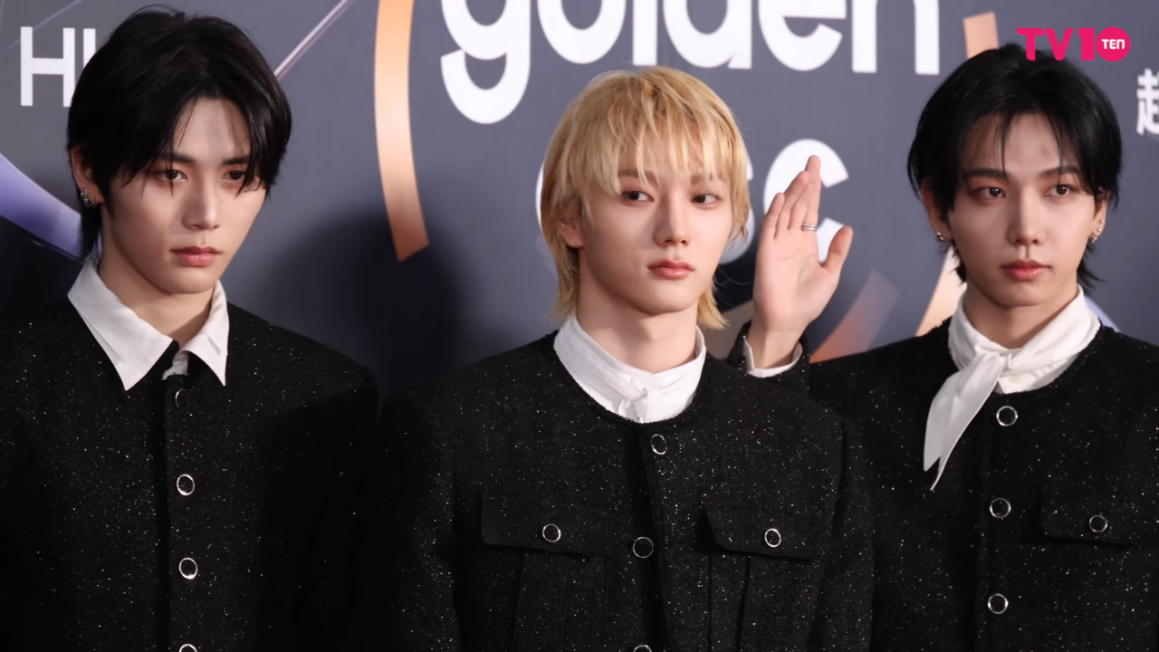 BOYNEXTDOOR posando en la alfombra de los Golden Disc Awards de enero de 2026