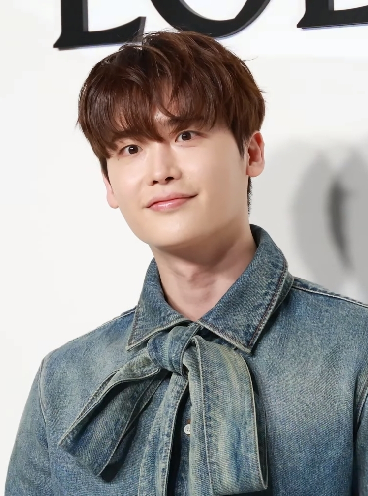 Lee Jong-suk en un evento en 2024