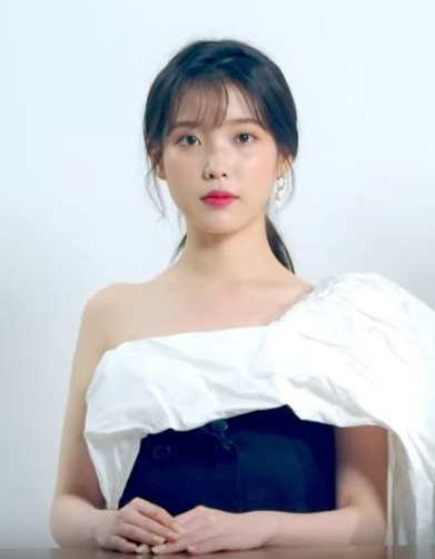 IU en una sesión de fotos para Marie Claire Corea