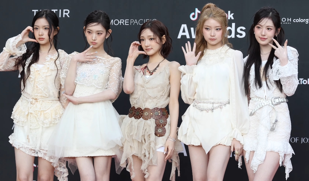 KiiiKiii en una aparición televisiva en Corea del Sur en octubre de 2025