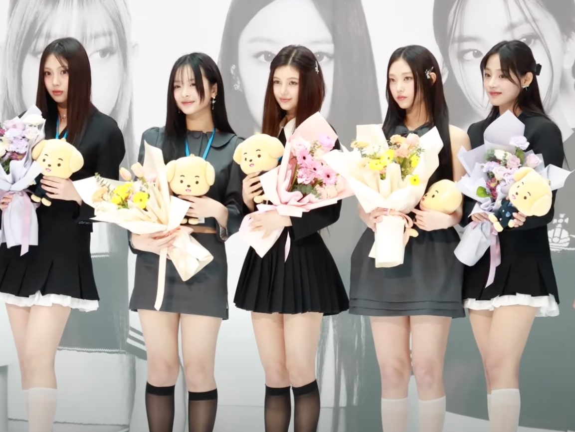 NewJeans en una ceremonia oficial en Incheon