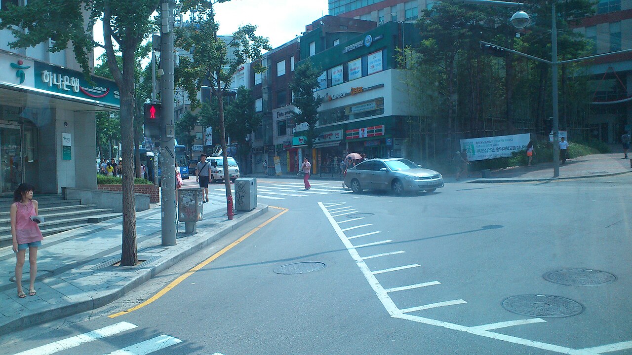 Calles del distrito de Myeong-dong en Seúl, lleno de tiendas de belleza