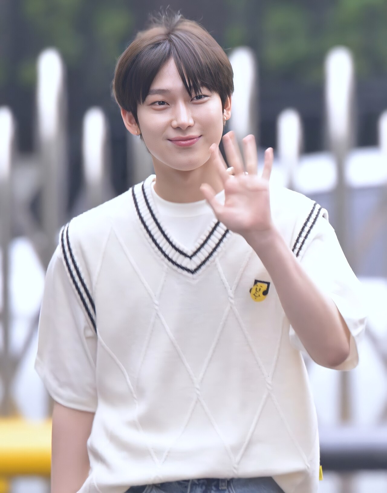Sunoo de ENHYPEN saludando a los fans en un evento en junio de 2022