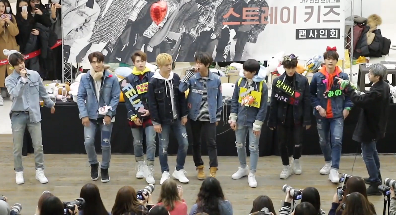 Stray Kids en un fan signing en el COEX Live Plaza de Seúl