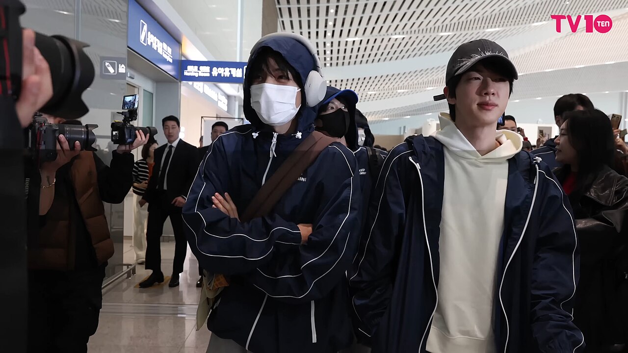Los integrantes de BTS en el aeropuerto de Incheon en 2026