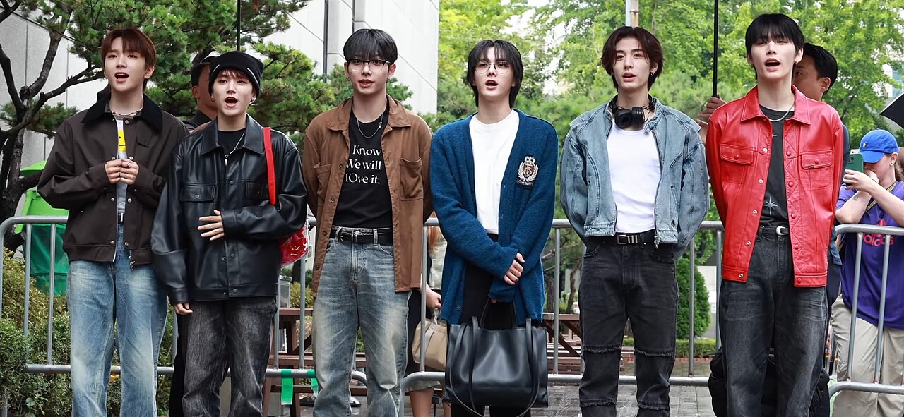Los integrantes de BOYNEXTDOOR en Music Bank en 2023