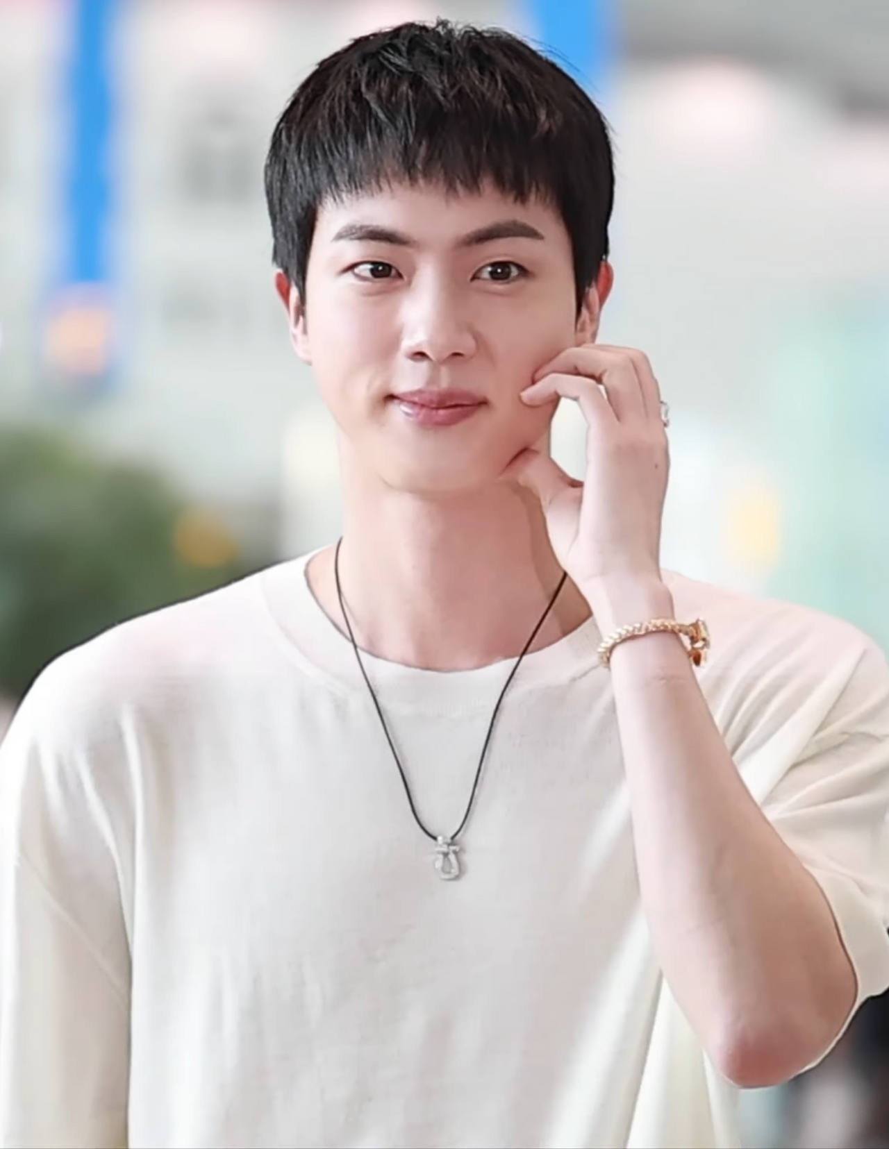Jin de BTS en el aeropuerto en julio de 2024