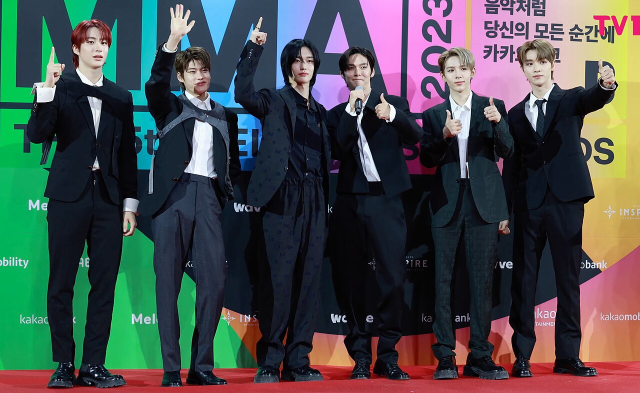 Los integrantes de RIIZE en los Melon Music Awards de 2023