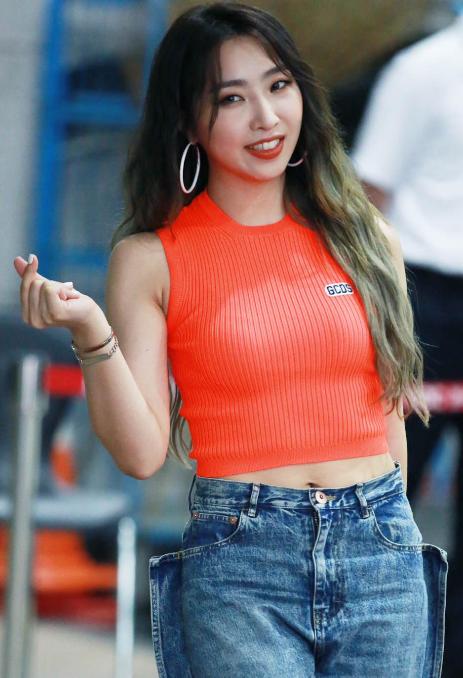 Minzy de 2NE1 en una sesión de fotos en 2020