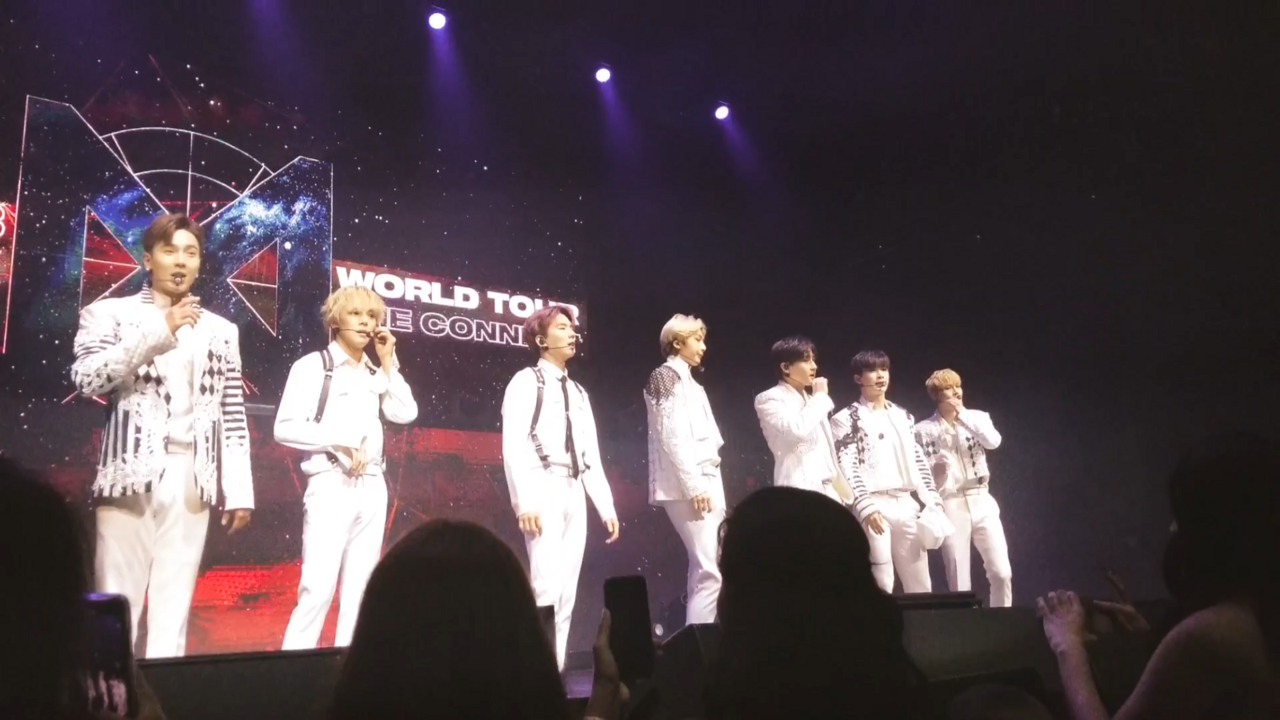 MONSTA X en un concierto en Chicago