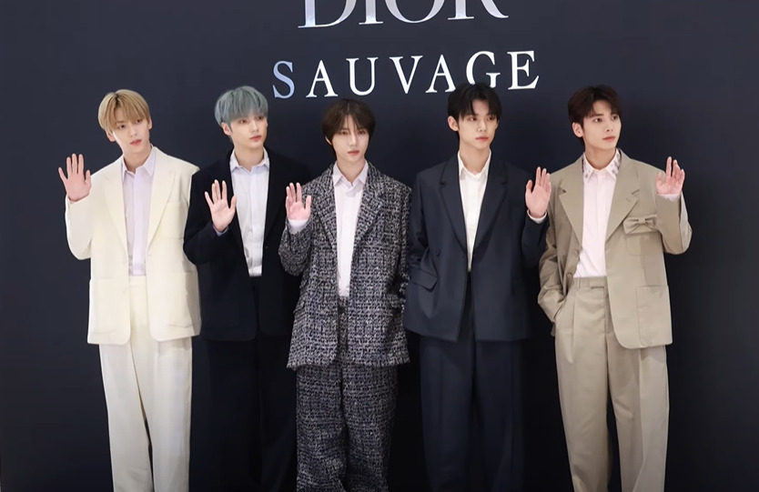TXT en un evento de la campaña Dior Sauvage