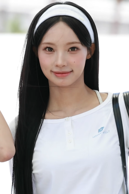Woni, líder de RESCENE, en el aeropuerto de Incheon en 2026