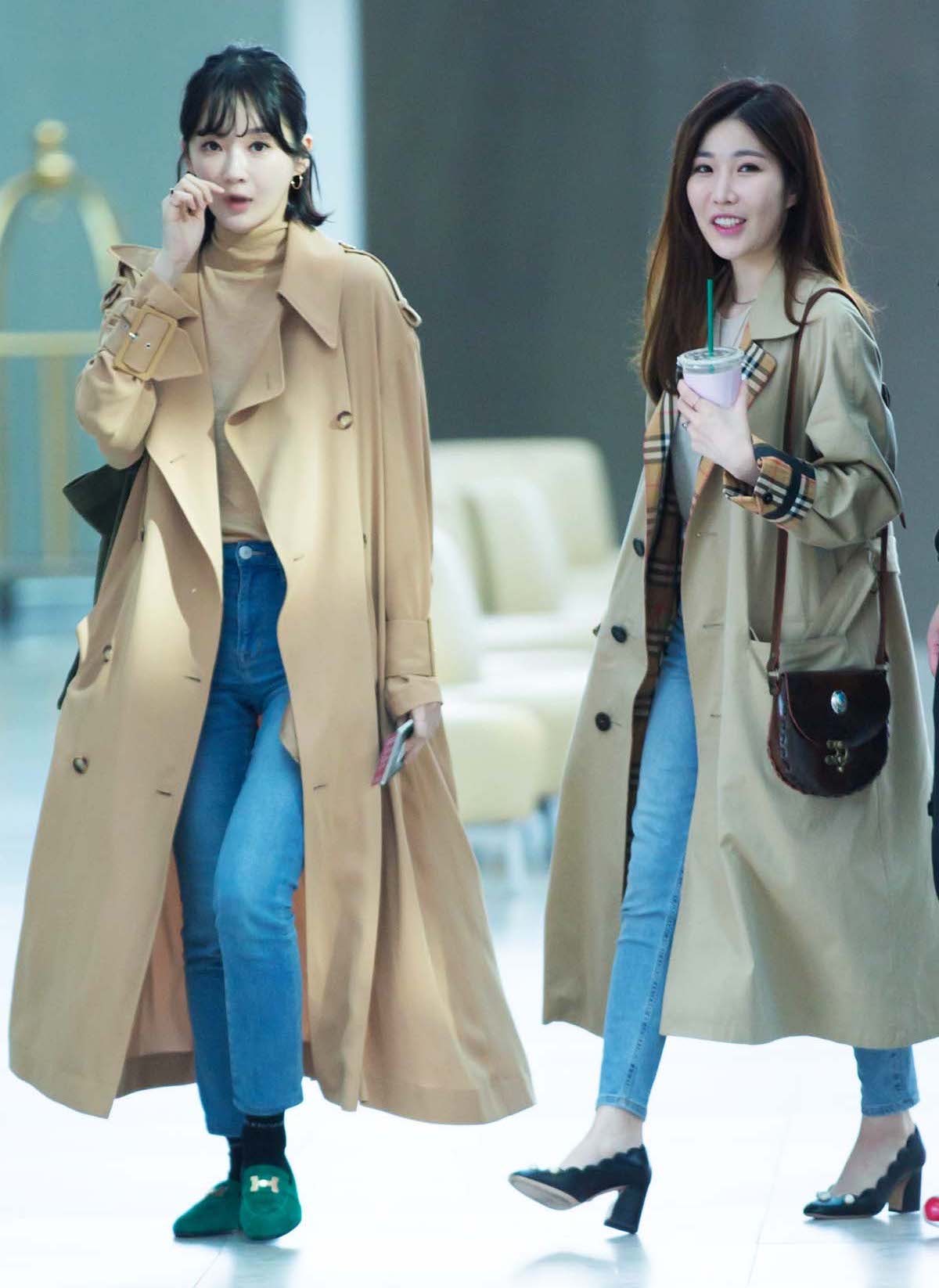 El dúo Davichi en el aeropuerto en 2018