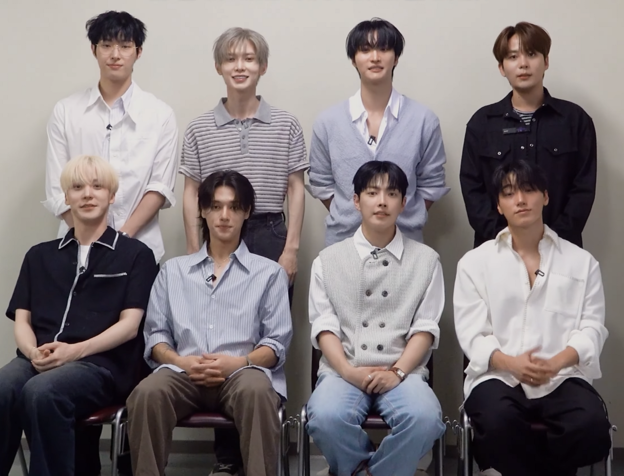 ATEEZ en una sesión de fotos en 2026