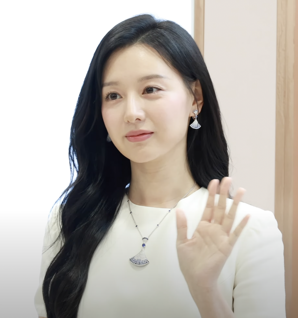 Kim Ji-won en un evento de prensa