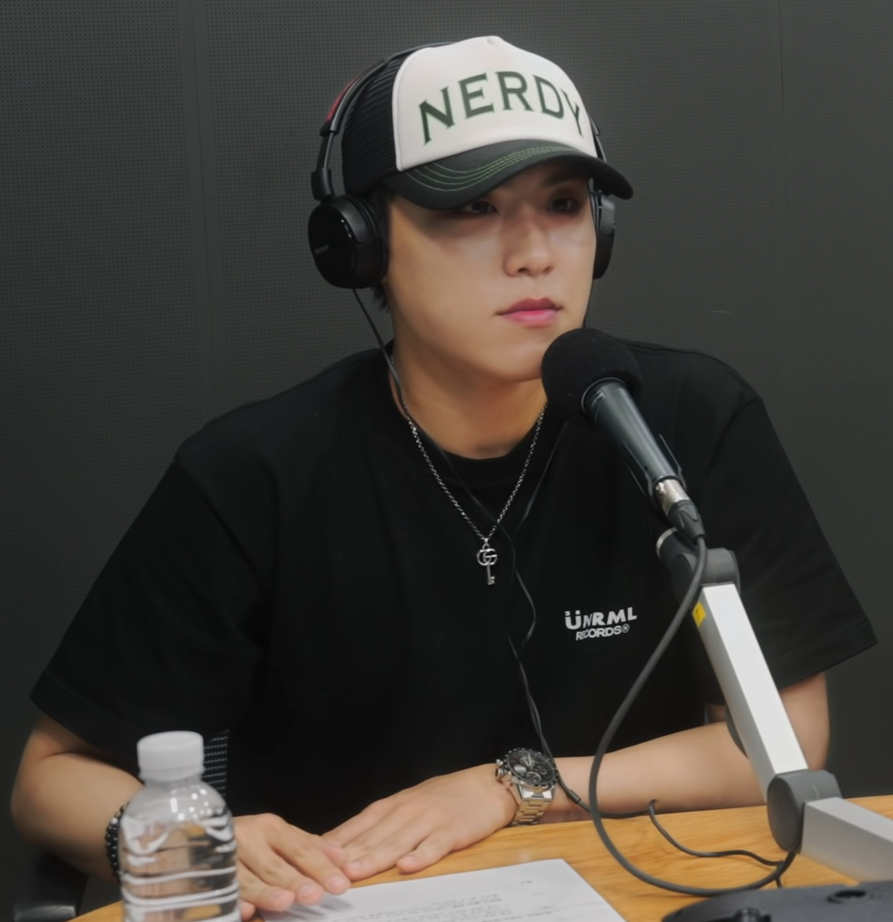 Park Woo-jin de AB6IX en un evento en 2022